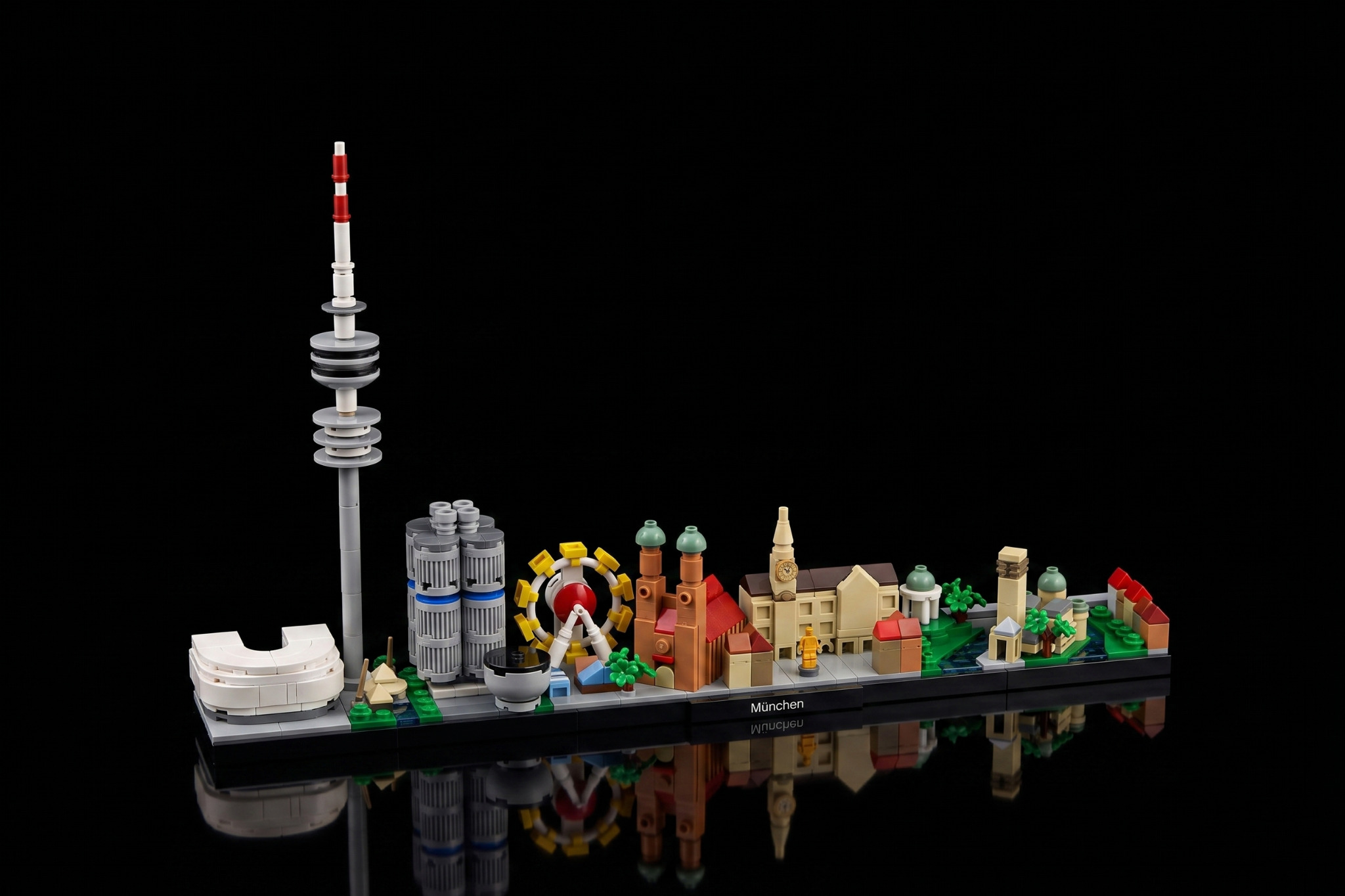 Individuelle Skyline aus LEGO Steinen mit Firmengebäuden und Wahrzeichen